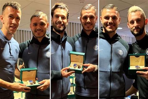 i rolex di icardi|Icardi, che cuore: compra 34 Rolex e li regala a tutti i compagni.